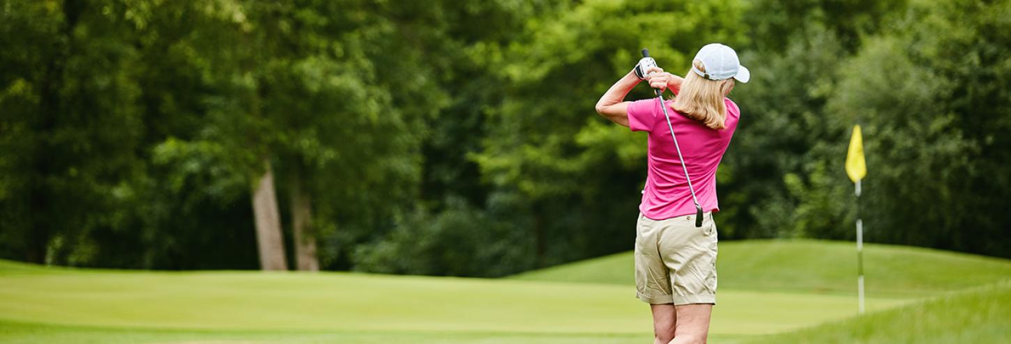 woman golfing