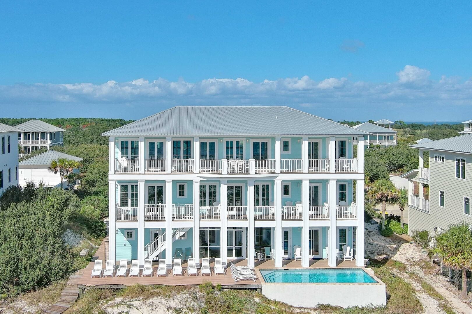 exterior of Viva La Kiva in Gulf Shores, AL